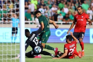 Ομόνοια - Καμπάλα: Πρόκριση με "καρέ", Μπεζούς και... γεμάτη εμφάνιση! (Φώτος)