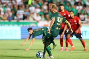 Ομόνοια - Καμπάλα: Πρόκριση με "καρέ", Μπεζούς και... γεμάτη εμφάνιση! (Φώτος)