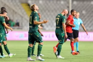Ομόνοια - Καμπάλα: Πρόκριση με "καρέ", Μπεζούς και... γεμάτη εμφάνιση! (Φώτος)