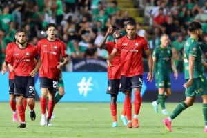 Ομόνοια - Καμπάλα: Πρόκριση με "καρέ", Μπεζούς και... γεμάτη εμφάνιση! (Φώτος)