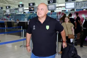 Με μικρή καθυστέρηση "πέταξε" για Ισραήλ (φώτος)