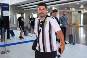 Με μικρή καθυστέρηση "πέταξε" για Ισραήλ (φώτος)