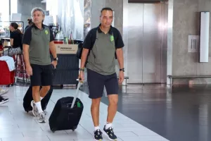 Με μικρή καθυστέρηση "πέταξε" για Ισραήλ (φώτος)