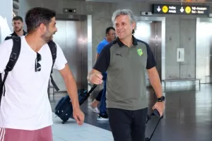 Με μικρή καθυστέρηση "πέταξε" για Ισραήλ (φώτος)