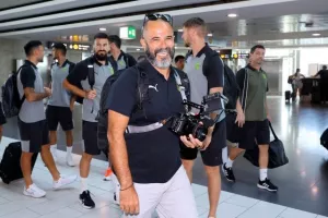 Με μικρή καθυστέρηση "πέταξε" για Ισραήλ (φώτος)