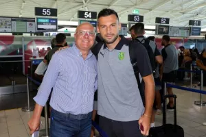Με μικρή καθυστέρηση "πέταξε" για Ισραήλ (φώτος)