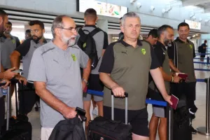 Με μικρή καθυστέρηση "πέταξε" για Ισραήλ (φώτος)