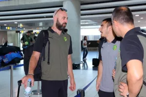 Με μικρή καθυστέρηση "πέταξε" για Ισραήλ (φώτος)