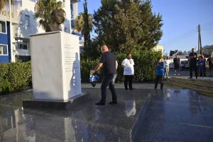 Κατάθεση στεφάνων στη μνήμη Αντώνη Παπαδόπουλου