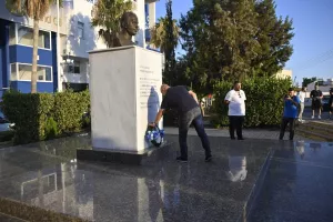 Κατάθεση στεφάνων στη μνήμη Αντώνη Παπαδόπουλου