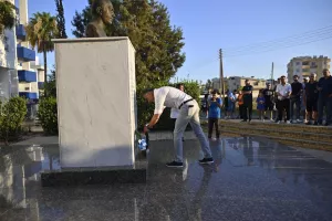Κατάθεση στεφάνων στη μνήμη Αντώνη Παπαδόπουλου