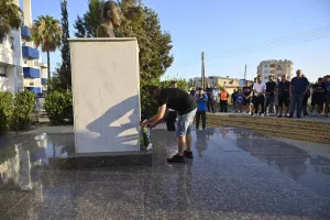 Κατάθεση στεφάνων στη μνήμη Αντώνη Παπαδόπουλου