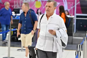 (ΦΩΤΟΣ/ΒΙΝΤΕΟ) Στο αεροδρόμιο η αποστολή του ΑΠΟΕΛ