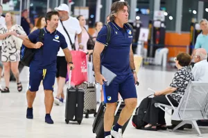 (ΦΩΤΟΣ/ΒΙΝΤΕΟ) Στο αεροδρόμιο η αποστολή του ΑΠΟΕΛ