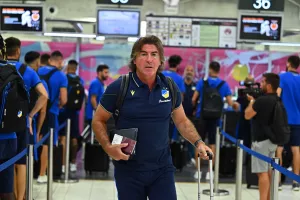 (ΦΩΤΟΣ/ΒΙΝΤΕΟ) Στο αεροδρόμιο η αποστολή του ΑΠΟΕΛ
