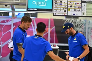 (ΦΩΤΟΣ/ΒΙΝΤΕΟ) Στο αεροδρόμιο η αποστολή του ΑΠΟΕΛ