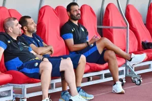 (Βίντεος/Φώτος) Η τελευταία του ΑΠΟΕΛ, "παιχνίδι" Σα Πίντο με τους παίκτες