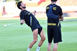 (Βίντεος/Φώτος) Η τελευταία του ΑΠΟΕΛ, "παιχνίδι" Σα Πίντο με τους παίκτες