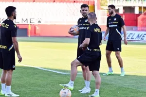 (Βίντεος/Φώτος) Η τελευταία του ΑΠΟΕΛ, "παιχνίδι" Σα Πίντο με τους παίκτες