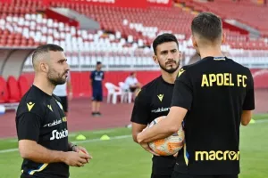 (Βίντεος/Φώτος) Η τελευταία του ΑΠΟΕΛ, "παιχνίδι" Σα Πίντο με τους παίκτες