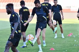 (Βίντεος/Φώτος) Η τελευταία του ΑΠΟΕΛ, "παιχνίδι" Σα Πίντο με τους παίκτες
