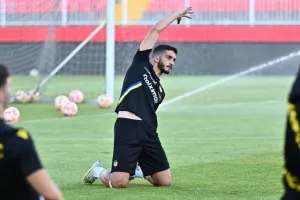 (Βίντεος/Φώτος) Η τελευταία του ΑΠΟΕΛ, "παιχνίδι" Σα Πίντο με τους παίκτες