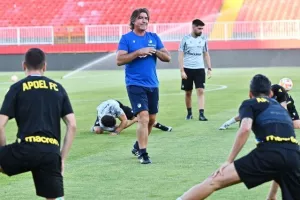 (Βίντεος/Φώτος) Η τελευταία του ΑΠΟΕΛ, "παιχνίδι" Σα Πίντο με τους παίκτες