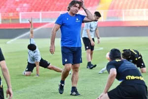 (Βίντεος/Φώτος) Η τελευταία του ΑΠΟΕΛ, "παιχνίδι" Σα Πίντο με τους παίκτες