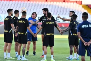 (Βίντεος/Φώτος) Η τελευταία του ΑΠΟΕΛ, "παιχνίδι" Σα Πίντο με τους παίκτες