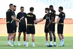 (Βίντεος/Φώτος) Η τελευταία του ΑΠΟΕΛ, "παιχνίδι" Σα Πίντο με τους παίκτες