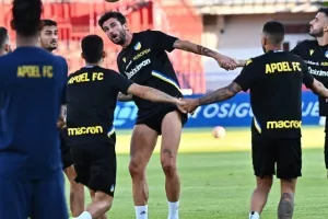 (Βίντεος/Φώτος) Η τελευταία του ΑΠΟΕΛ, "παιχνίδι" Σα Πίντο με τους παίκτες