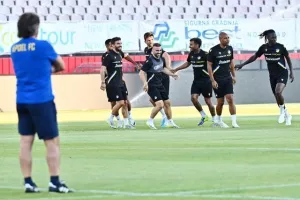 (Βίντεος/Φώτος) Η τελευταία του ΑΠΟΕΛ, "παιχνίδι" Σα Πίντο με τους παίκτες