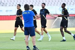 (Βίντεος/Φώτος) Η τελευταία του ΑΠΟΕΛ, "παιχνίδι" Σα Πίντο με τους παίκτες