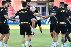 (Βίντεος/Φώτος) Η τελευταία του ΑΠΟΕΛ, "παιχνίδι" Σα Πίντο με τους παίκτες