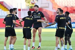 (Βίντεος/Φώτος) Η τελευταία του ΑΠΟΕΛ, "παιχνίδι" Σα Πίντο με τους παίκτες