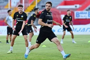 (Βίντεος/Φώτος) Η τελευταία του ΑΠΟΕΛ, "παιχνίδι" Σα Πίντο με τους παίκτες