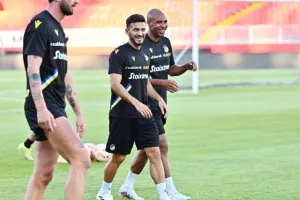 (Βίντεος/Φώτος) Η τελευταία του ΑΠΟΕΛ, "παιχνίδι" Σα Πίντο με τους παίκτες