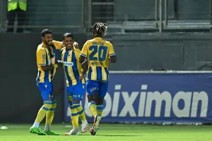 ΑΕΖ 0-2 ΑΠΟΕΛ: "Ζόρικη" πρεμιέρα, χρυσός Μαρκίνιος με δημιουργό... Τομανέ! (φώτος)