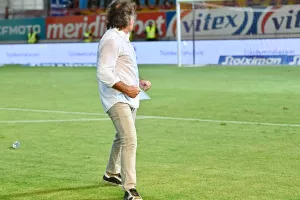 Παθιασμένος Σα Πίντο μπροστά από τους Πορτοκαλί! (φώτος)