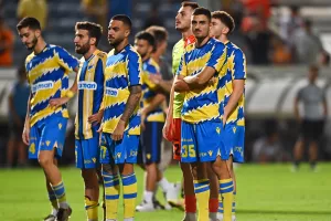 (Βίντεο/Φώτος) Η βραδιά έκλεισε με συνθήματα, "υποκλίθηκαν" Σα Πίντο-παίκτες