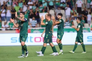 Ομόνοια - Νέα Σαλαμίνα: Γεμάτη πράσινη... πρεμιέρα με τεσσάρα, γκολ και αυτογκόλ (Φώτος)
