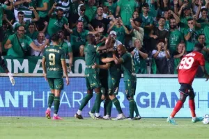 Ομόνοια - Καμπάλα: Πρόκριση με "καρέ", Μπεζούς και... γεμάτη εμφάνιση! (Φώτος)