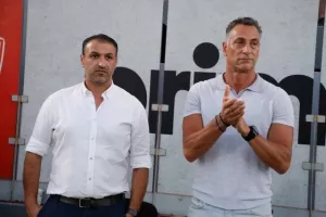 Μαργκάσα: Φανέλα βασικού για τελευταία φορά, τιμήθηκε από Σαλαμίνα και Ανόρθωση (φώτος)