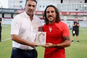 Μαργκάσα: Φανέλα βασικού για τελευταία φορά, τιμήθηκε από Σαλαμίνα και Ανόρθωση (φώτος)