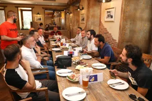 (ΦΩΤΟΣ) Γεύμα ΑΠΟΕΛ στους εκπροσώπους των ΜΜΕ