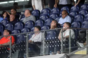 Το κρατάνε...  (Διοίκηση ΑΠΟΕΛ)