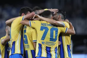 Από όλες τις γραμμές!