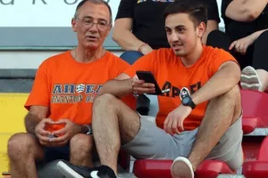 Φωτορεπορτάζ από τις κερκίδες στο ΑΕΖ - ΑΠΟΕΛ