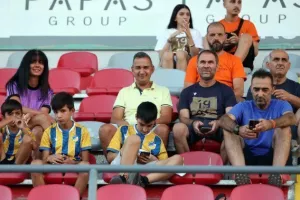 Φωτορεπορτάζ από τις κερκίδες στο ΑΕΖ - ΑΠΟΕΛ