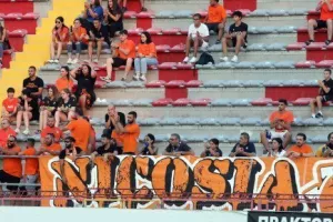 Φωτορεπορτάζ από τις κερκίδες στο ΑΕΖ - ΑΠΟΕΛ